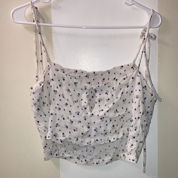 Brandy ❤️Melville tie shoulder top - Picture 2 of 4